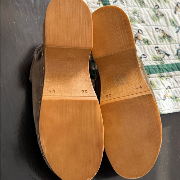 Indi & Cold San Sebastián Suede Clogs - Picture 4 of 4